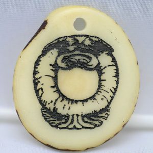 Tranche Tagua gravée lettre O