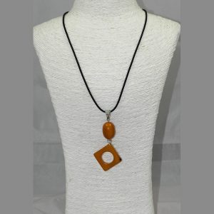 Pendentif design tagua teintée orange