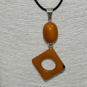 Pendentif design tagua teintée orange