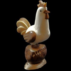 Coq taillé dans la graine de tagua