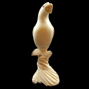 Perroquet taillé dans la graine de tagua