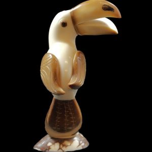 Toucan taillé dans la graine de tagua
