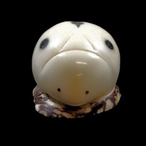 Coccinelle taillée dans la graine de tagua