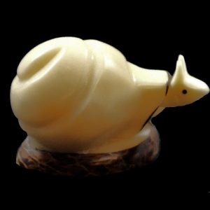 Escargot taillé dans la graine de tagua