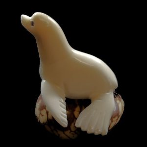 Phoque taillé dans la graine de tagua