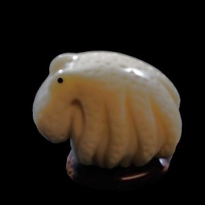 Pieuvre gravée dans la graine de tagua