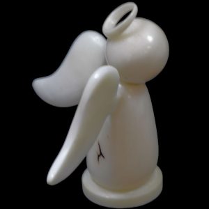 Ange taillé dans la graine de tagua