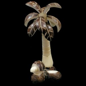 Cocotier taillé dans la graine de tagua