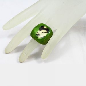 Bague en tagua teintée vert