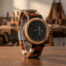 Montre en bois, montre-bracelet à quartz pour hommes et femmes, date de la semaine, montre pour amoureux de couple, logo de bande en bois coloré cadeau personnalisé et livraison avec coffret et outil de réglage de bracelet de montre