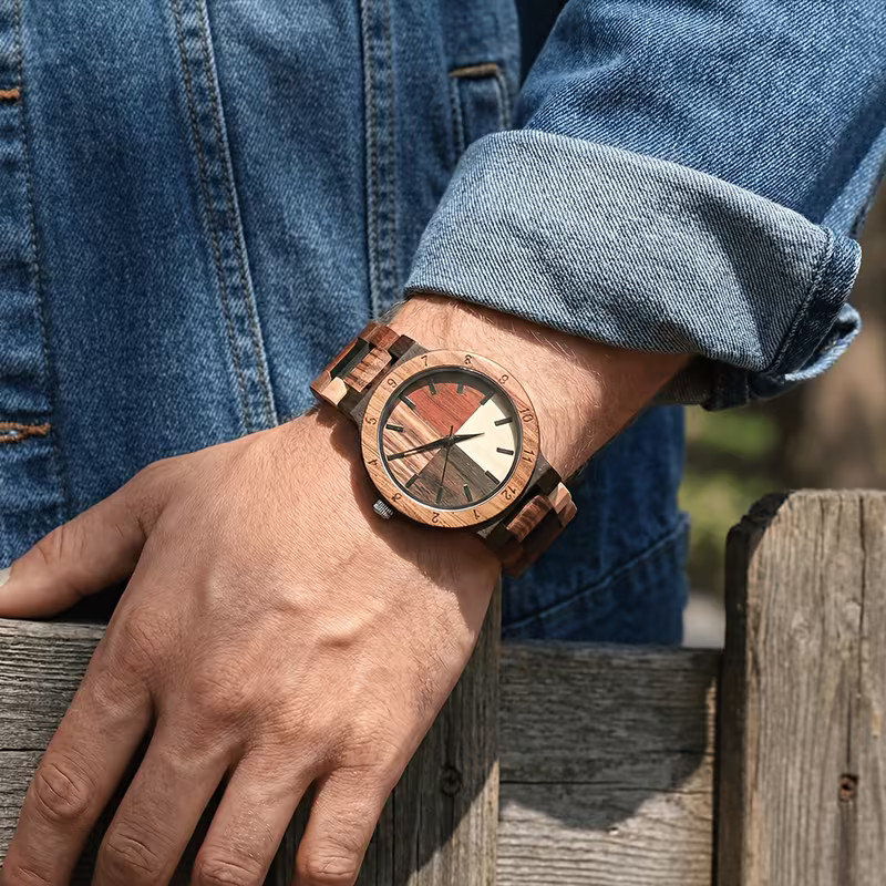 Montre homme en bois avec cadran quadrants multicolores et bracelet en bois coloré