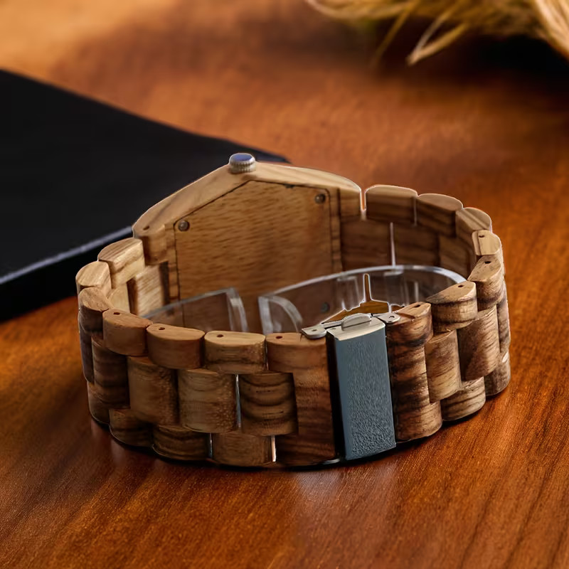 Montre vintage en bois avec cadran carré marron et bracelet en bois naturel