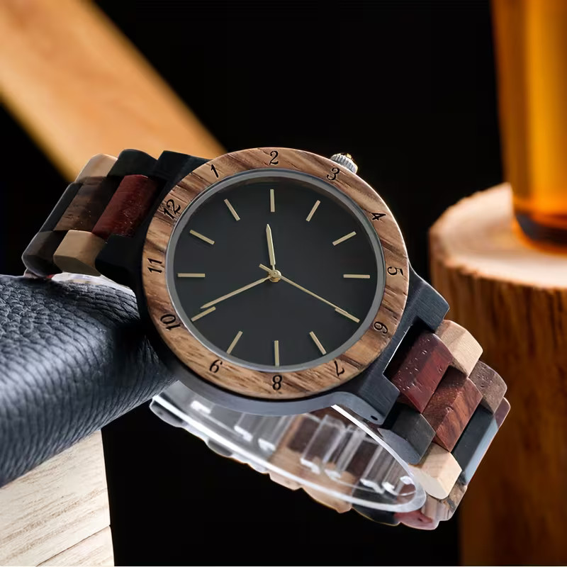 Montre homme en bois naturel avec cadran marron/noir et bracelet en bois texturé