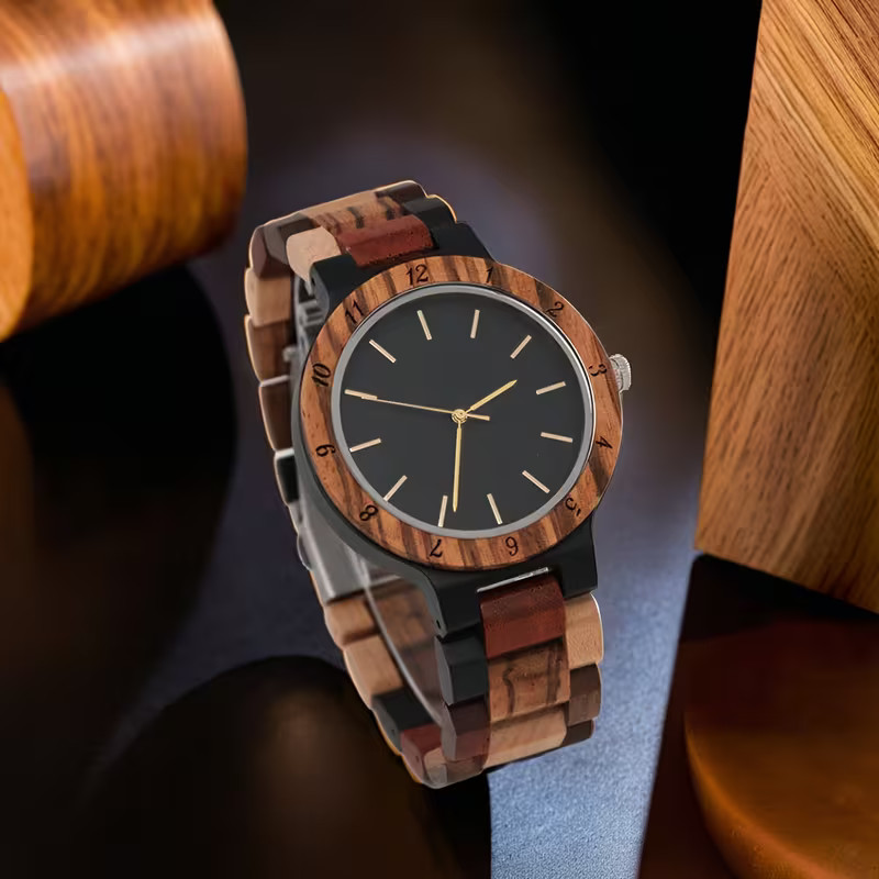 Montre homme en bois naturel avec cadran marron/noir et bracelet en bois texturé