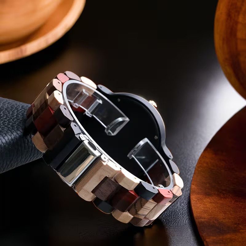 Montre homme en bois naturel avec cadran marron/noir et bracelet en bois texturé